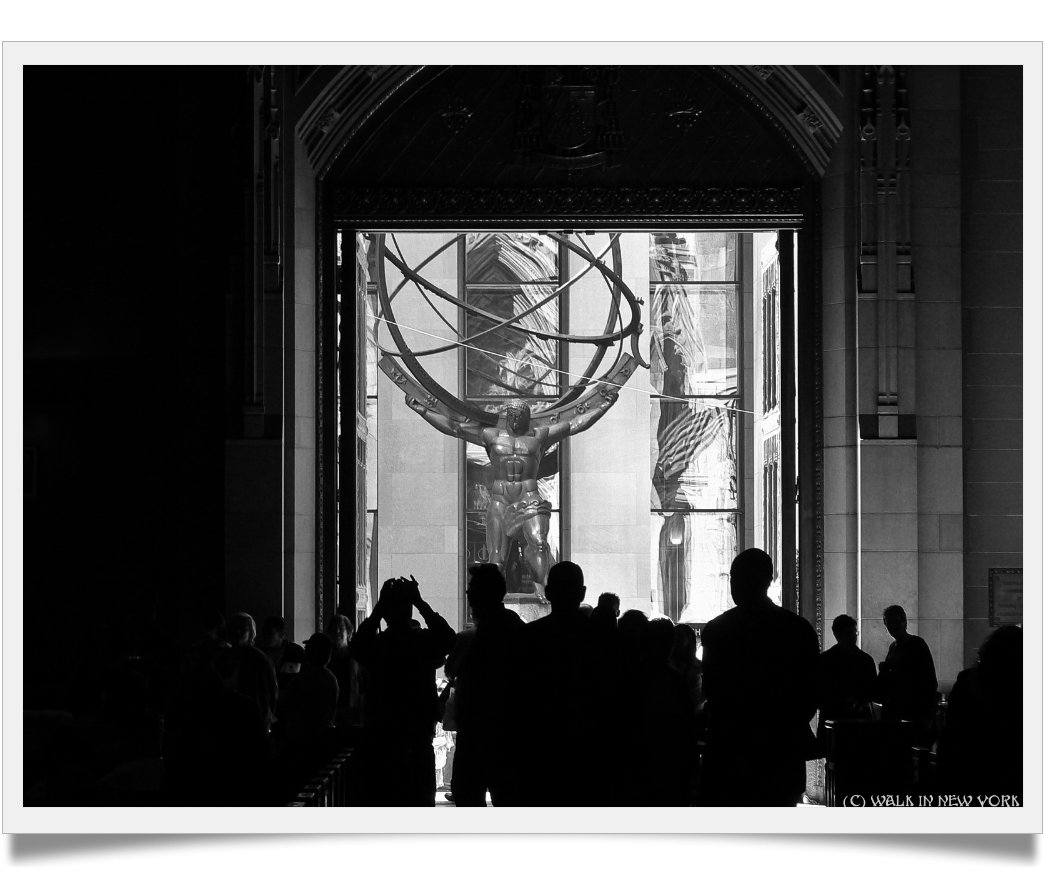 Walk In New York - statue d Atlas vu de St Patrick Cathedral.jpg